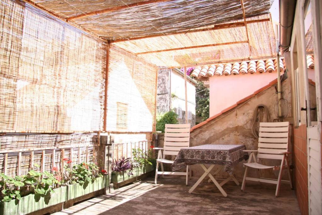 Appartamento 1-Bdrm With Terrace In The Old Town Ragusa Esterno foto